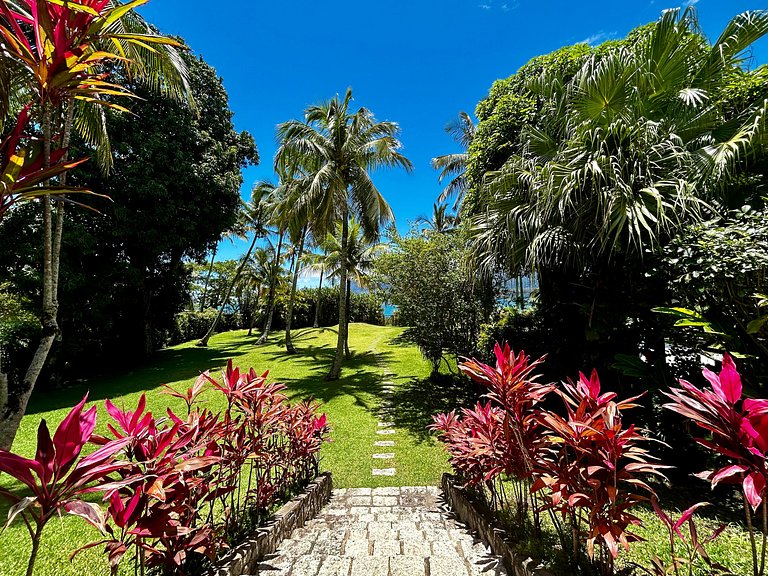 Casa em condomínio pé na areia com área gourmet