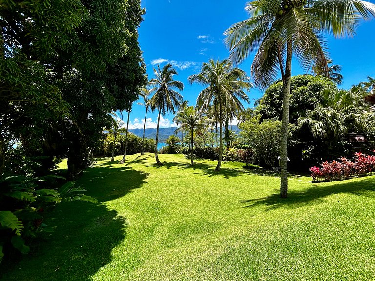 Casa em condomínio pé na areia com área gourmet