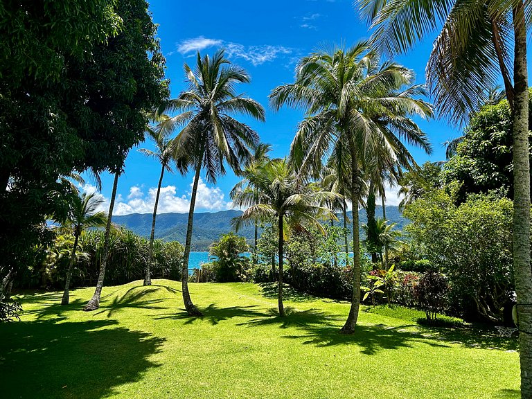 Casa em condomínio pé na areia com área gourmet