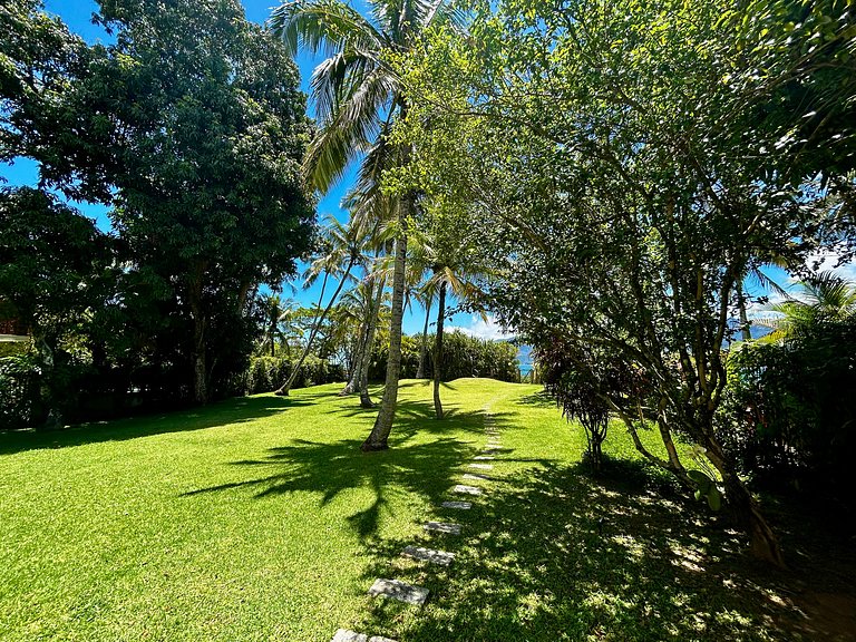 Casa em condomínio pé na areia com área gourmet