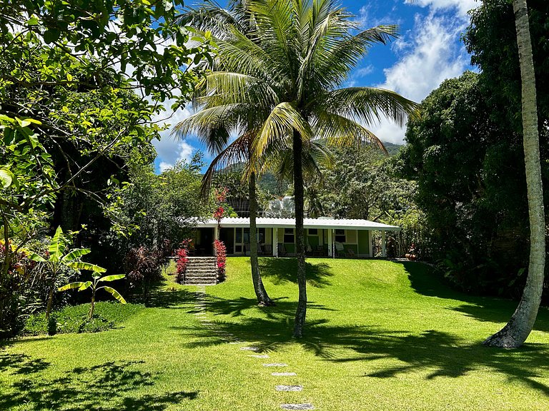 Casa em condomínio pé na areia com área gourmet