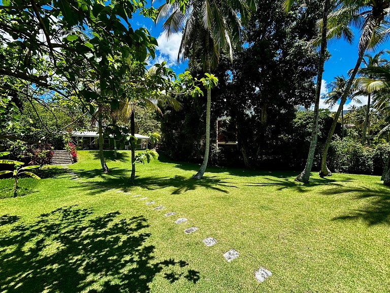 Casa em condomínio pé na areia com área gourmet