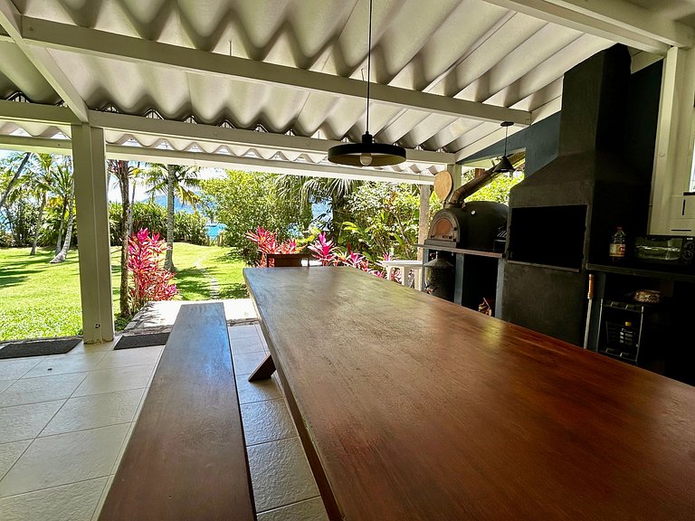 Casa em condomínio pé na areia com área gourmet