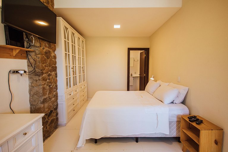 Pé na areia, piscina aquecida e muito conforto