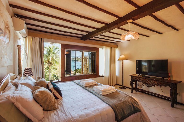 Pé na areia, piscina aquecida e muito conforto