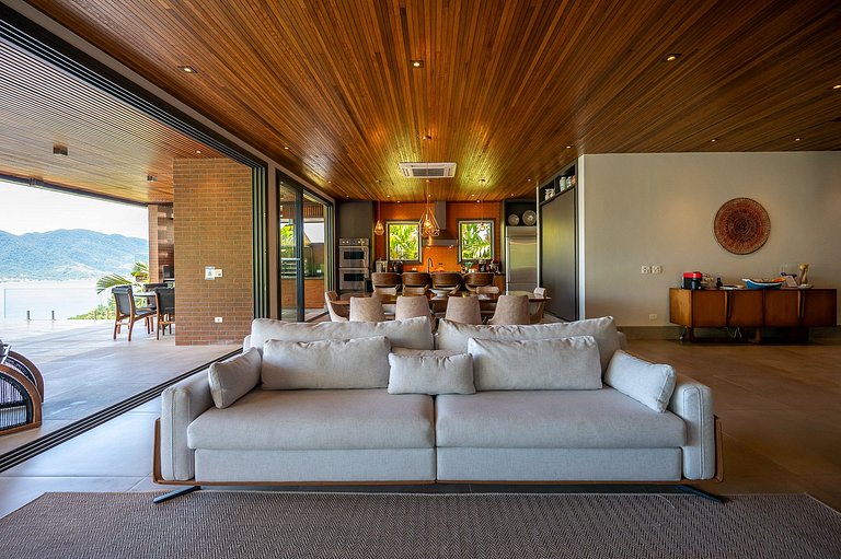 Casa luxuosa, piscina aquecida e borda infinita