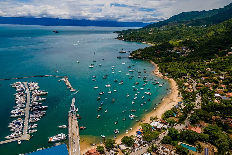 Casa luxuosa, piscina aquecida e borda infinita