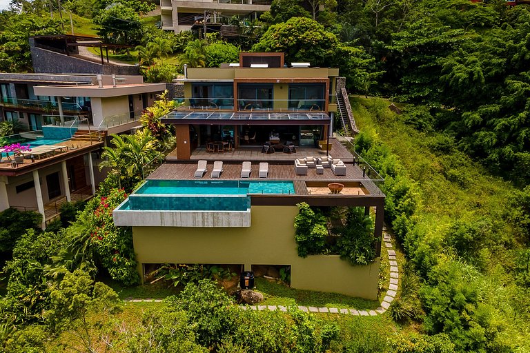 Casa luxuosa, piscina aquecida e borda infinita