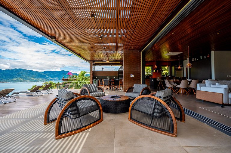 Casa luxuosa, piscina aquecida e borda infinita