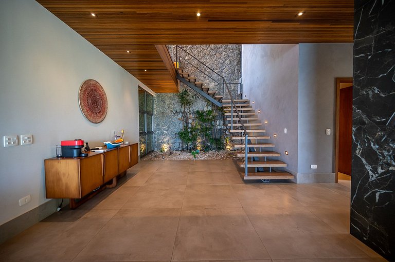 Casa luxuosa, piscina aquecida e borda infinita