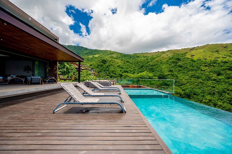 Casa luxuosa, piscina aquecida e borda infinita