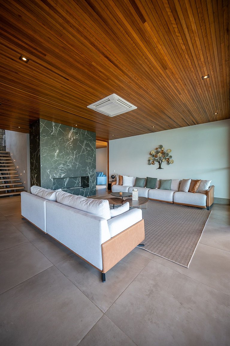 Casa luxuosa, piscina aquecida e borda infinita