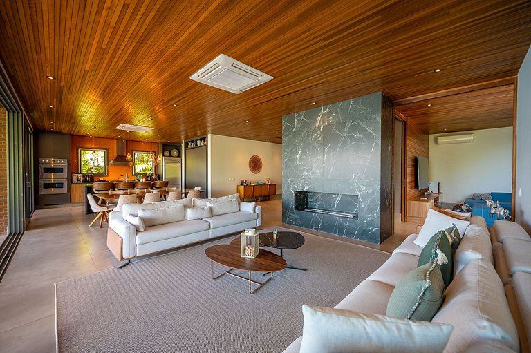 Casa luxuosa, piscina aquecida e borda infinita