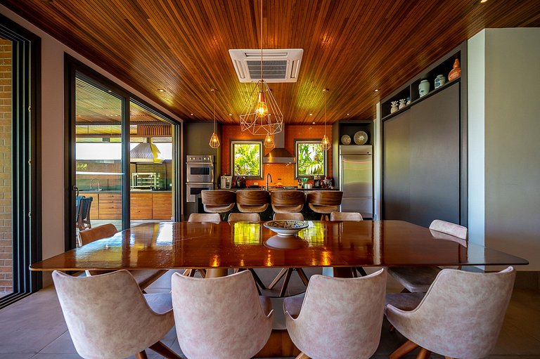 Casa luxuosa, piscina aquecida e borda infinita