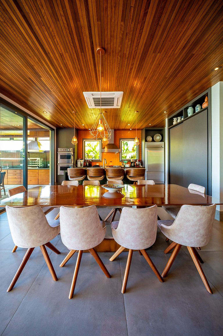 Casa luxuosa, piscina aquecida e borda infinita