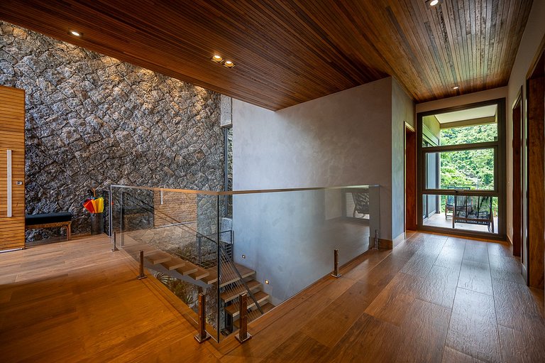 Casa luxuosa, piscina aquecida e borda infinita