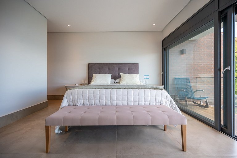 Casa luxuosa, piscina aquecida e borda infinita