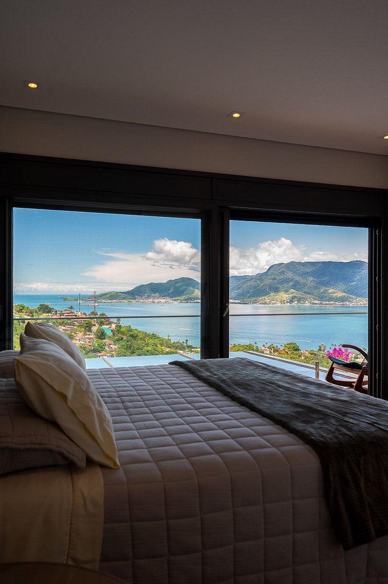 Casa luxuosa, piscina aquecida e borda infinita