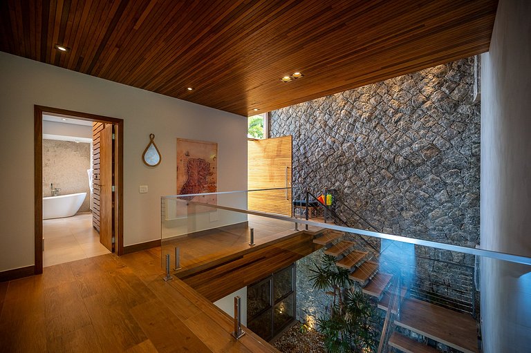 Casa luxuosa, piscina aquecida e borda infinita