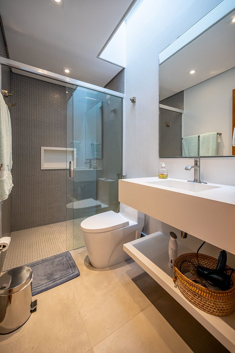 Casa luxuosa, piscina aquecida e borda infinita