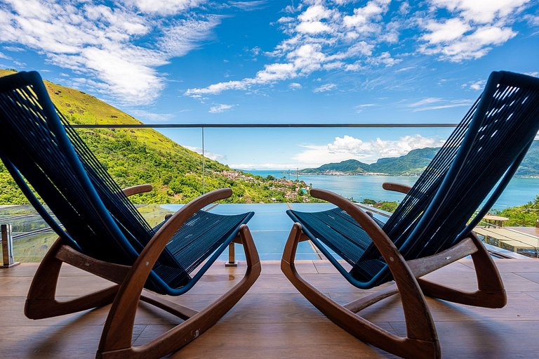 Casa luxuosa, piscina aquecida e borda infinita