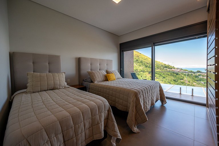 Casa luxuosa, piscina aquecida e borda infinita