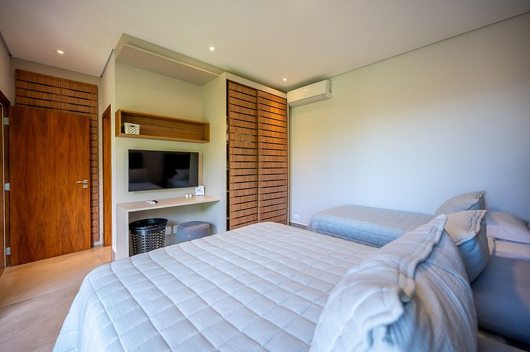 Casa luxuosa, piscina aquecida e borda infinita