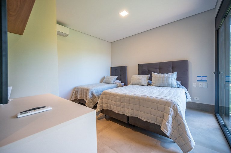 Casa luxuosa, piscina aquecida e borda infinita