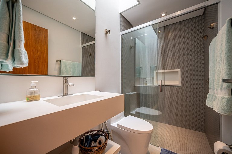 Casa luxuosa, piscina aquecida e borda infinita