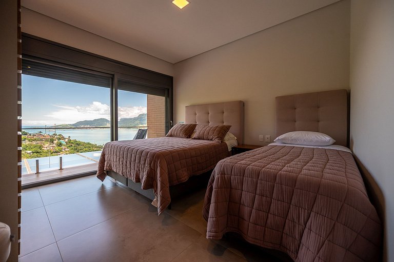 Casa luxuosa, piscina aquecida e borda infinita