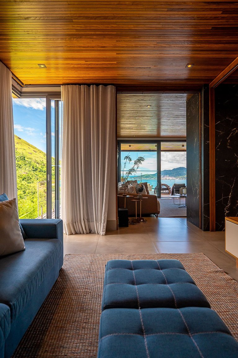 Casa luxuosa, piscina aquecida e borda infinita