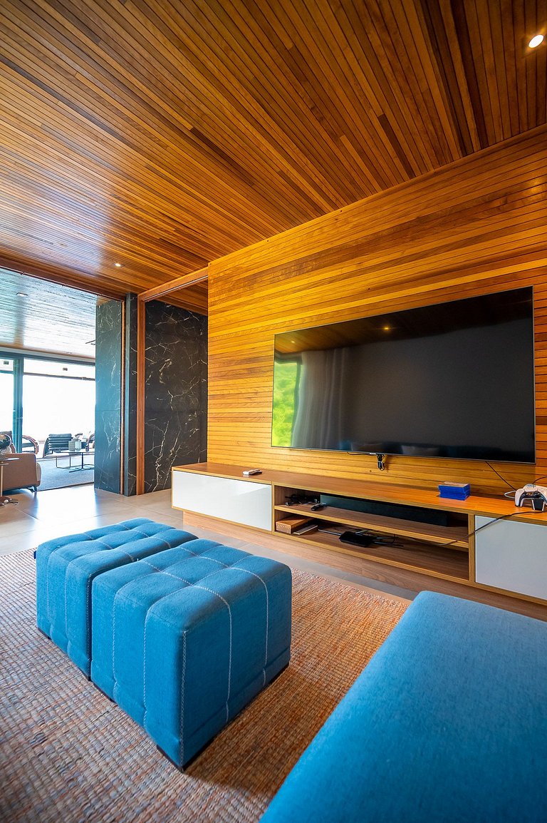 Casa luxuosa, piscina aquecida e borda infinita