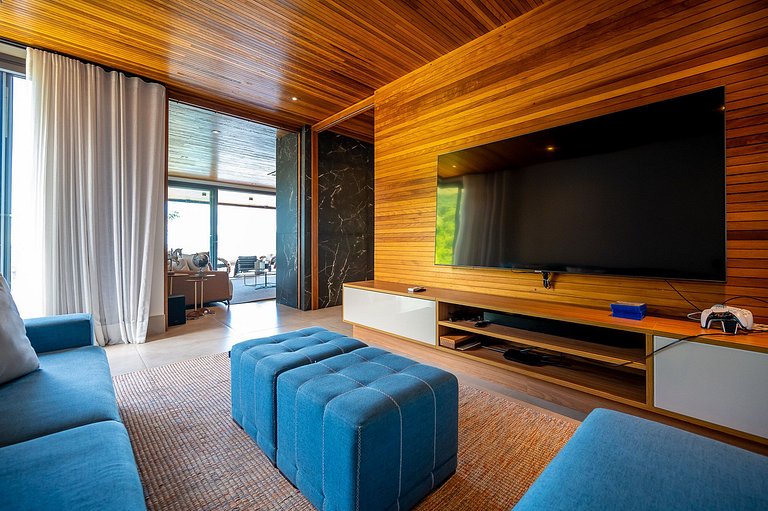 Casa luxuosa, piscina aquecida e borda infinita