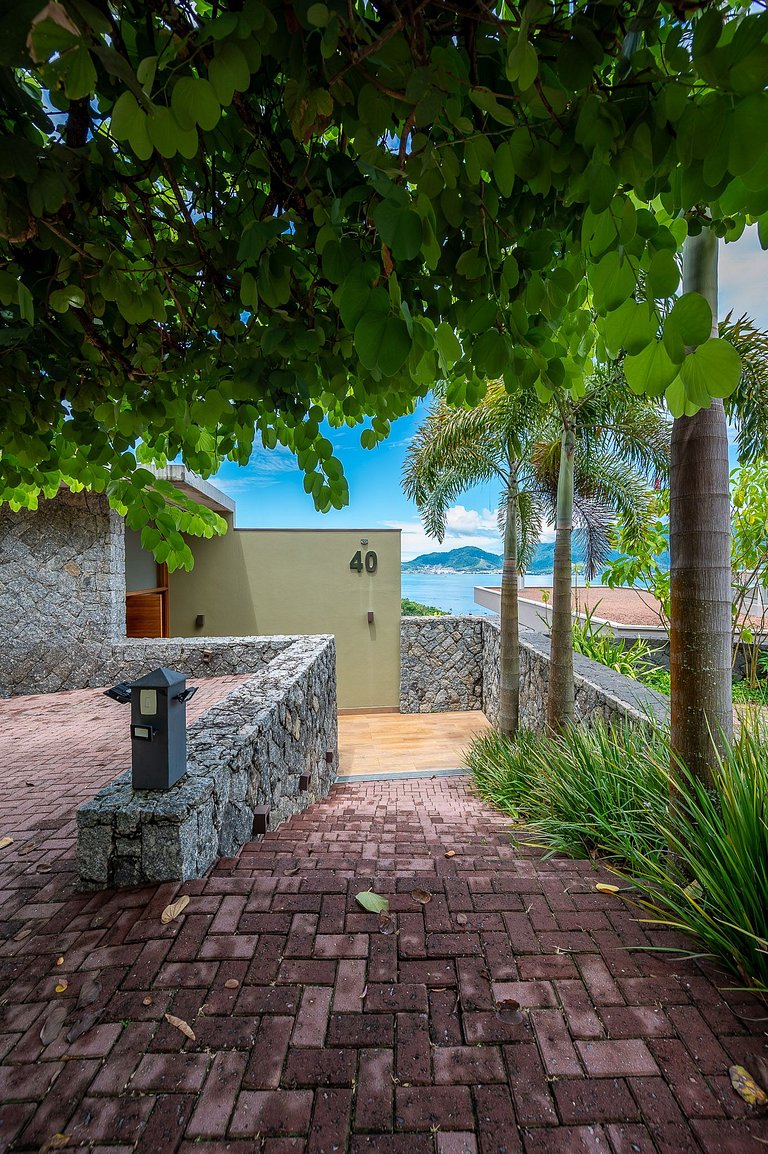 Casa luxuosa, piscina aquecida e borda infinita