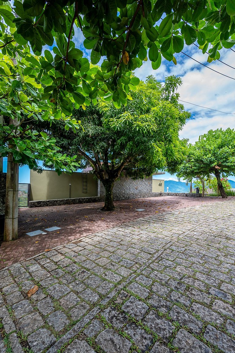 Casa luxuosa, piscina aquecida e borda infinita