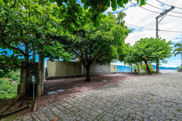 Casa luxuosa, piscina aquecida e borda infinita