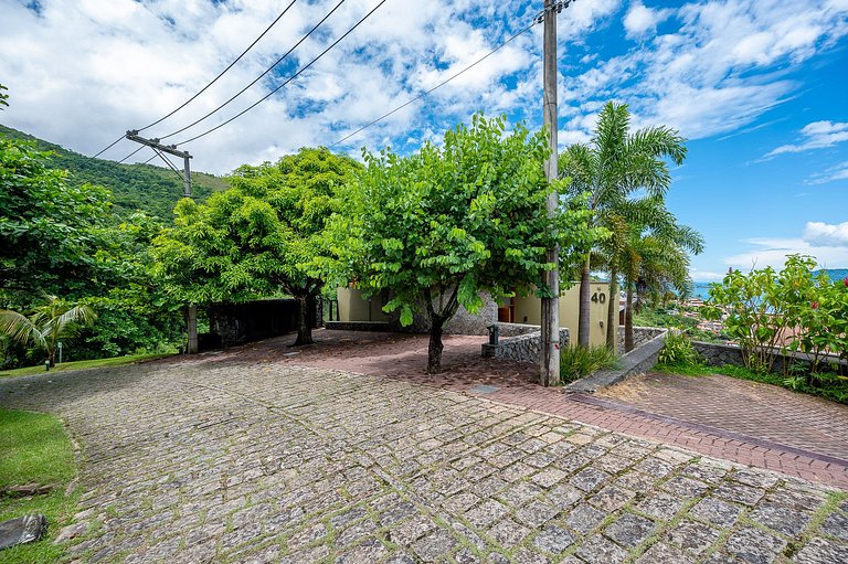 Casa luxuosa, piscina aquecida e borda infinita