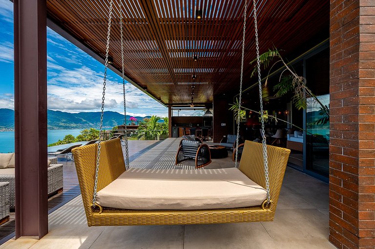 Casa luxuosa, piscina aquecida e borda infinita