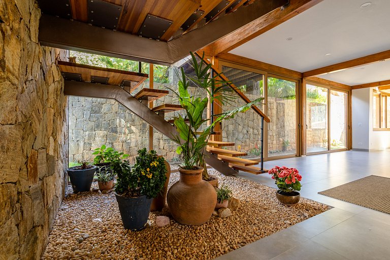 Casa em condomínio, piscina e vista mar