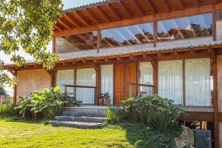 Casa em condomínio, piscina e vista mar