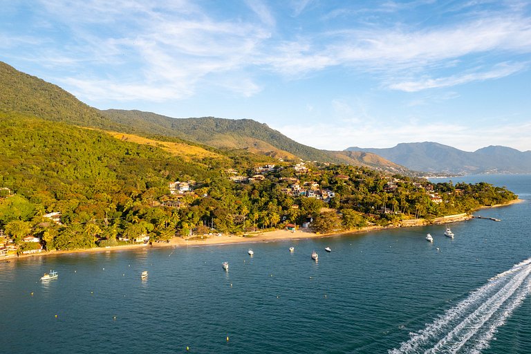Casa em condomínio, piscina e vista mar