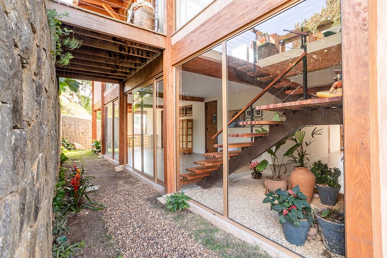 Casa em condomínio, piscina e vista mar