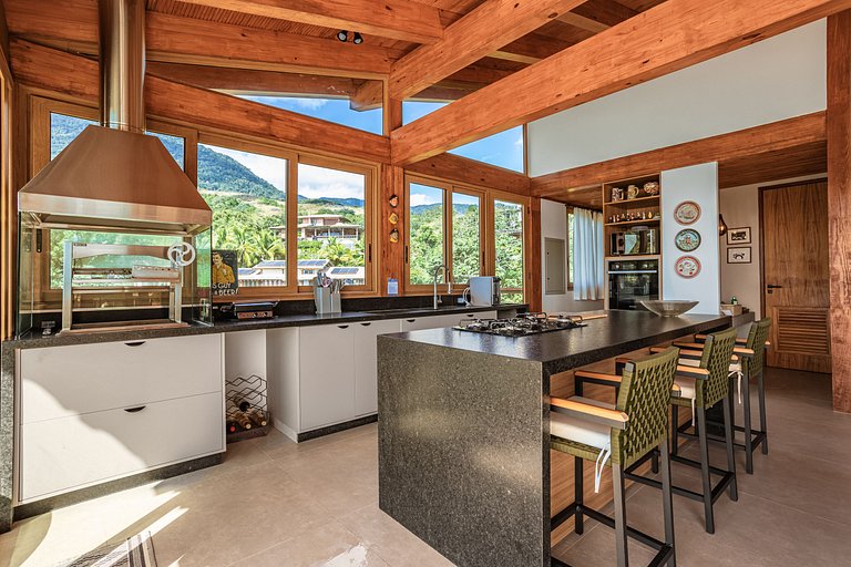 Casa em condomínio, piscina e vista mar