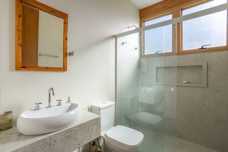 Casa em condomínio, piscina e vista mar