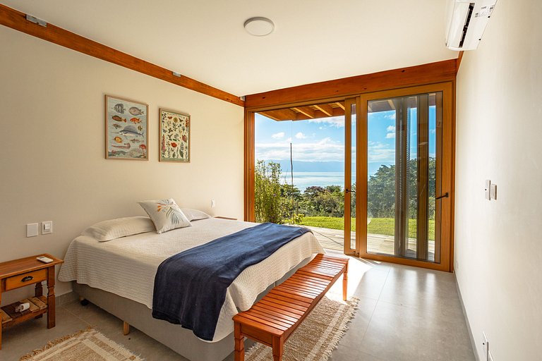 Casa em condomínio, piscina e vista mar