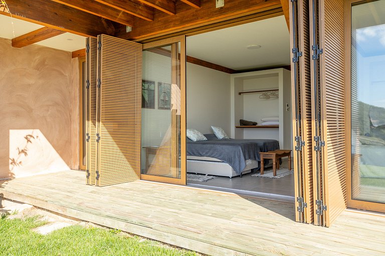 Casa em condomínio, piscina e vista mar