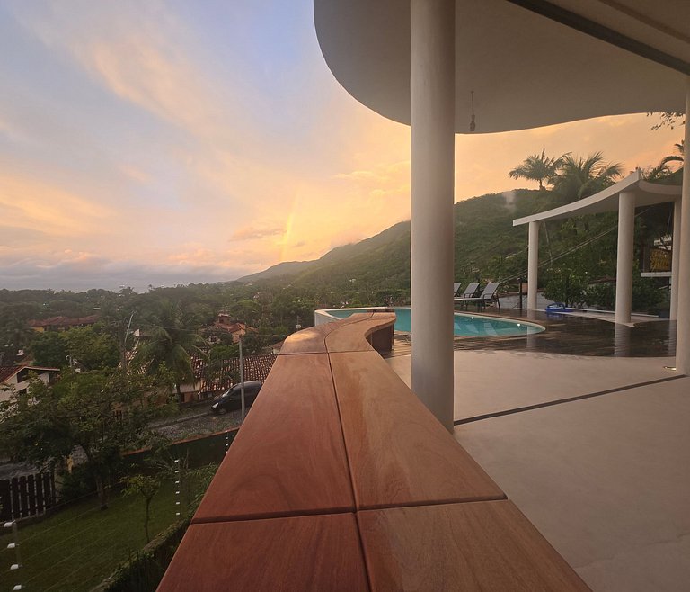 A 150m da praia, piscina aquecida e vista