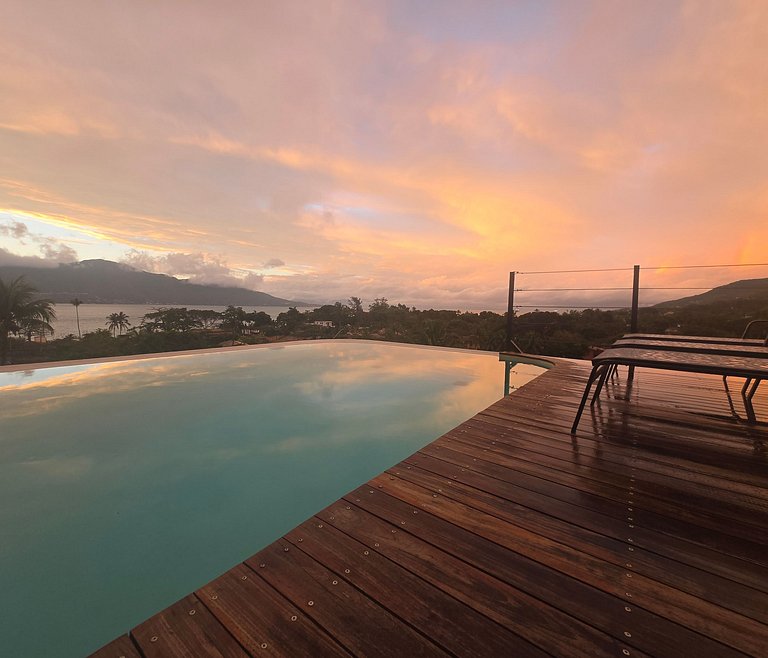 A 150m da praia, piscina aquecida e vista