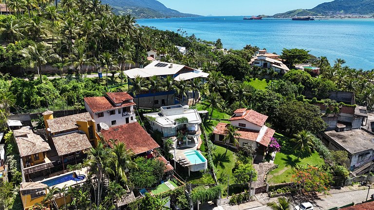 A 150m da praia, piscina aquecida e vista