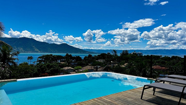 A 150m da praia, piscina aquecida e vista